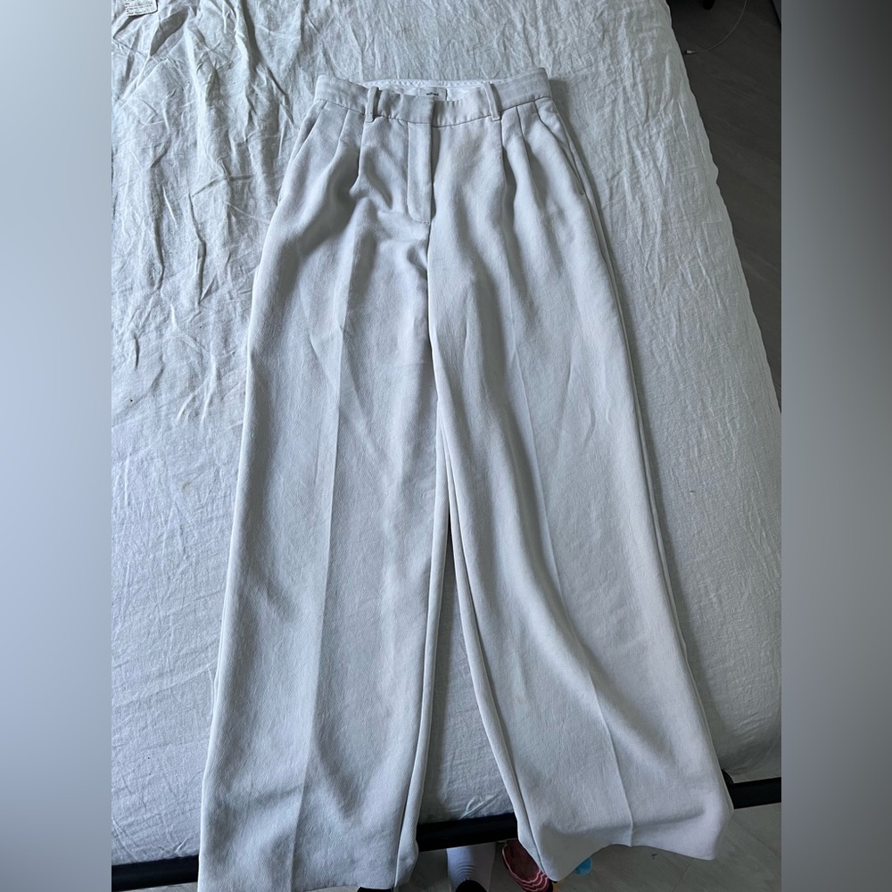 Aritzia Effortless pants light birch size 4